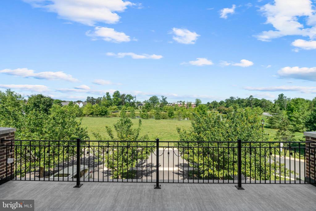22807 BREEZY HOLLOW DRIVE
