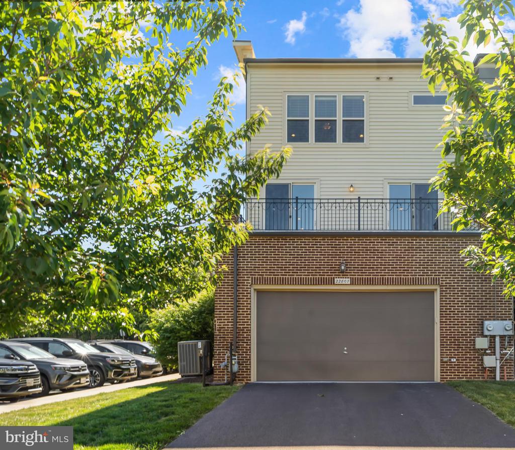 22807 BREEZY HOLLOW DRIVE