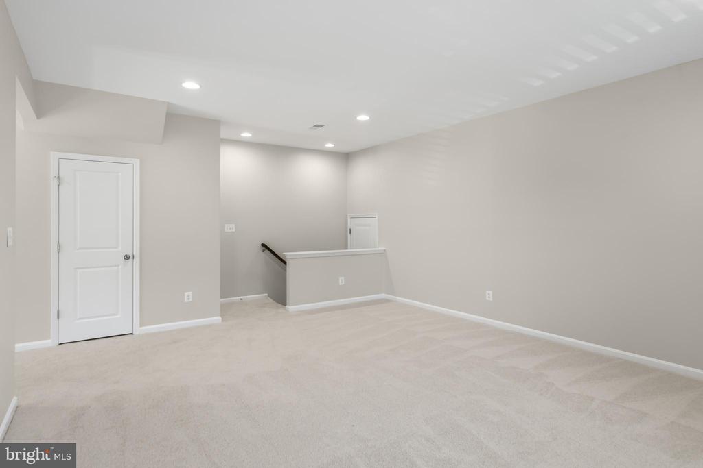 22807 BREEZY HOLLOW DRIVE