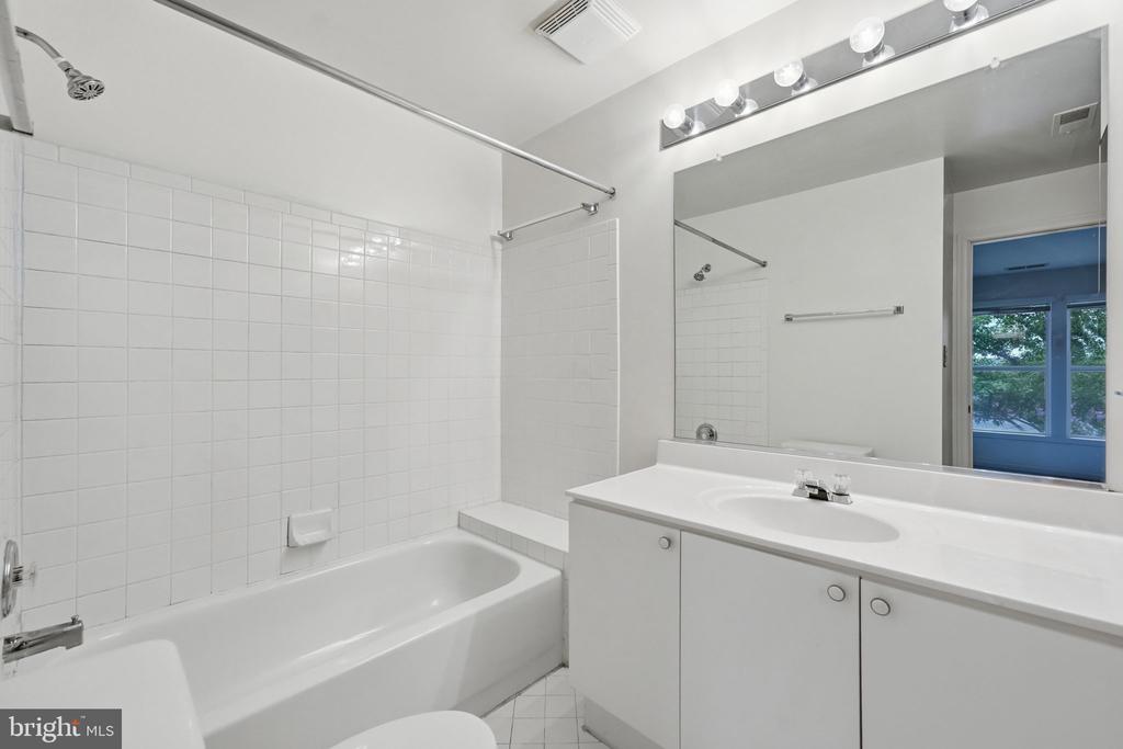 44116 NATALIE TERRACE 301