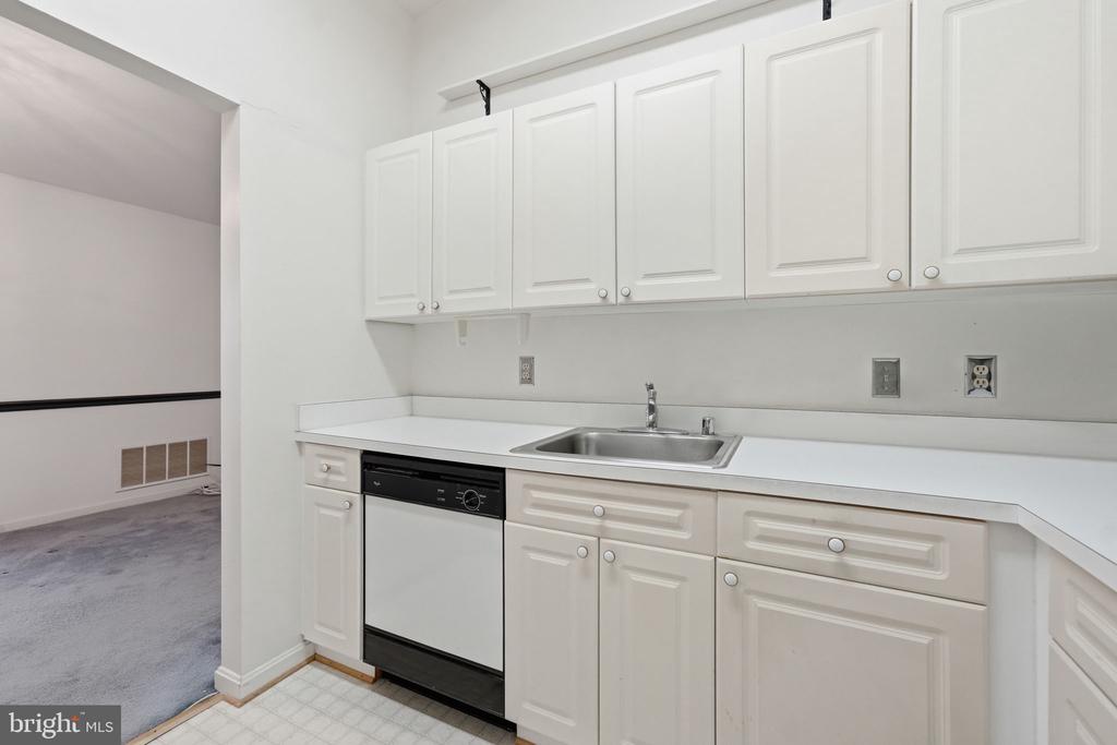 44116 NATALIE TERRACE 301