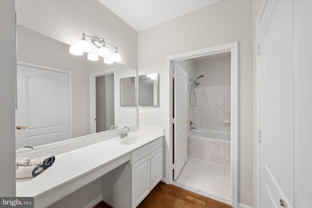 20903 CEDARPOST SQUARE Unit: 102