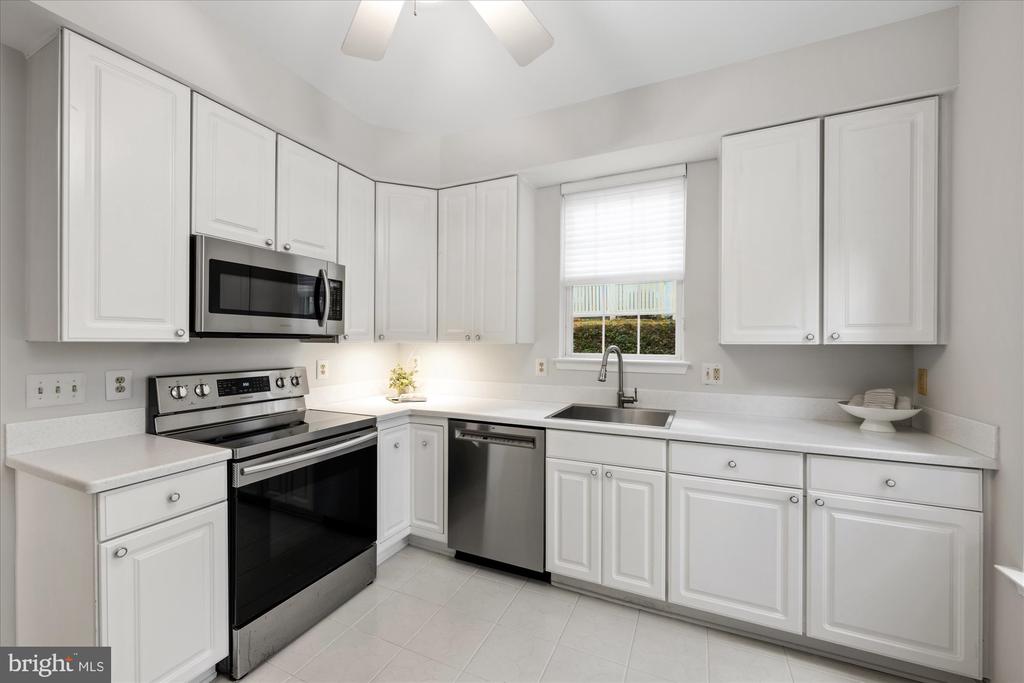 20903 CEDARPOST SQUARE Unit: 102