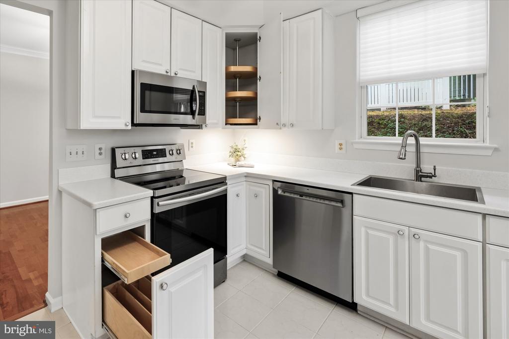 20903 CEDARPOST SQUARE Unit: 102