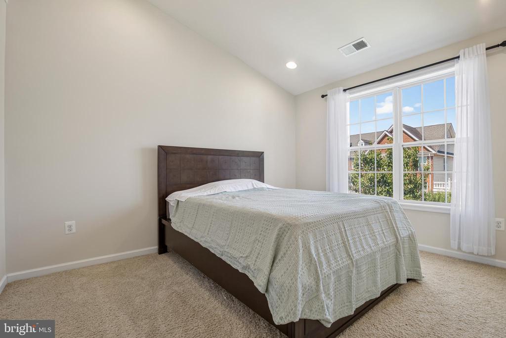 43283 MITCHAM SQUARE