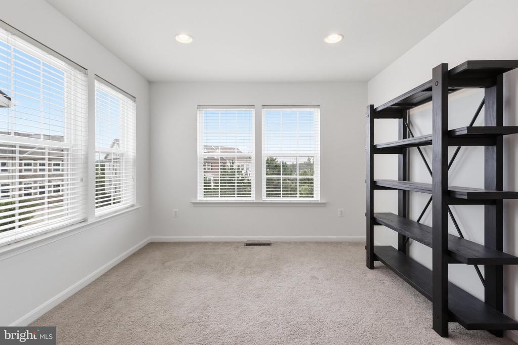 42251 DEAN CHAPEL SQUARE