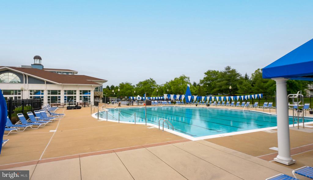 20600 CORNSTALK TERRACE Unit: 302