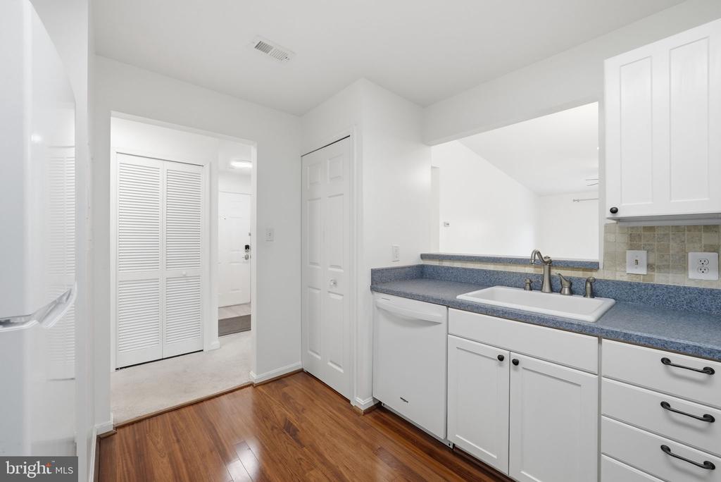 20600 CORNSTALK TERRACE Unit: 302