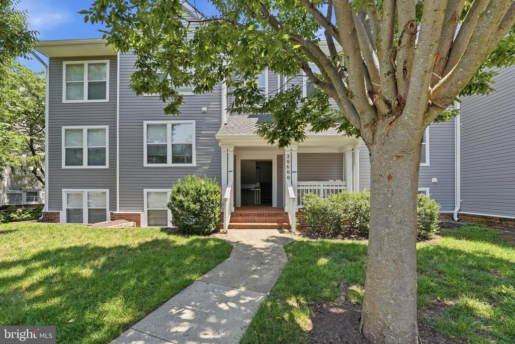 20600 CORNSTALK TERRACE Unit: 302