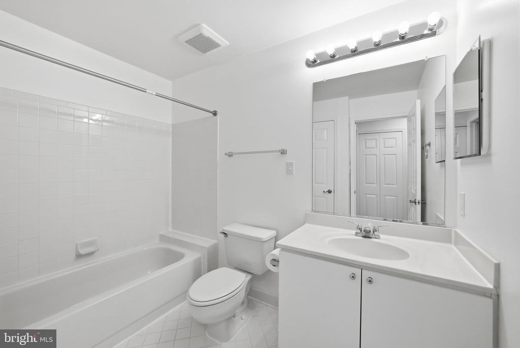 20600 CORNSTALK TERRACE Unit: 302