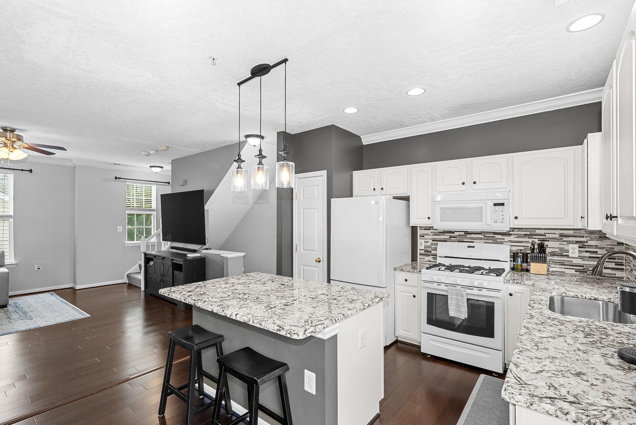 21785 DRAGONS GREEN SQUARE Unit: 21785