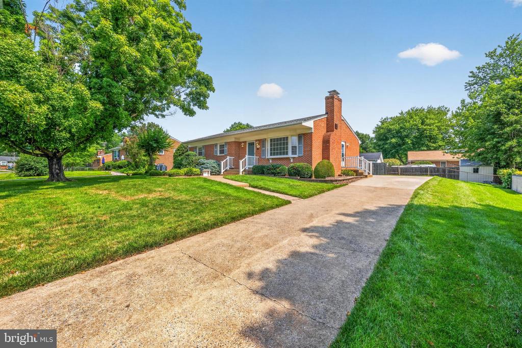 19 HAMILTON TERRACE DRIVE