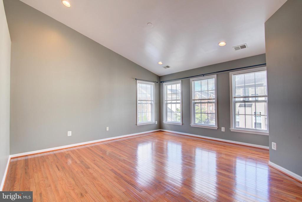 25130 CUTGRASS TERRACE