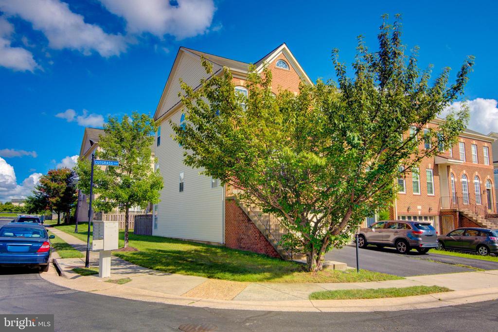 25130 CUTGRASS TERRACE