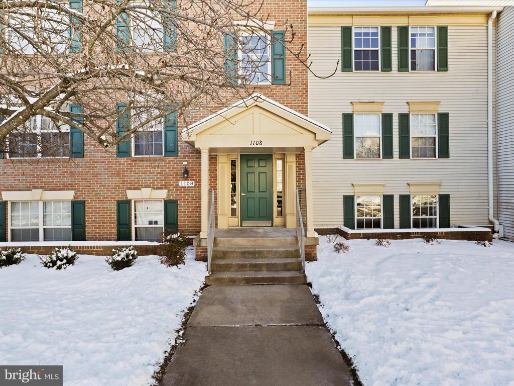 1108 HUNTMASTER TERRACE NE Unit: 202