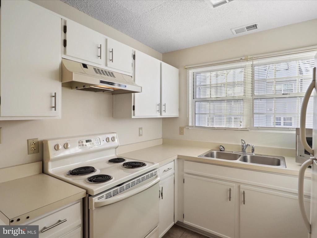 1108 HUNTMASTER TERRACE NE Unit: 202