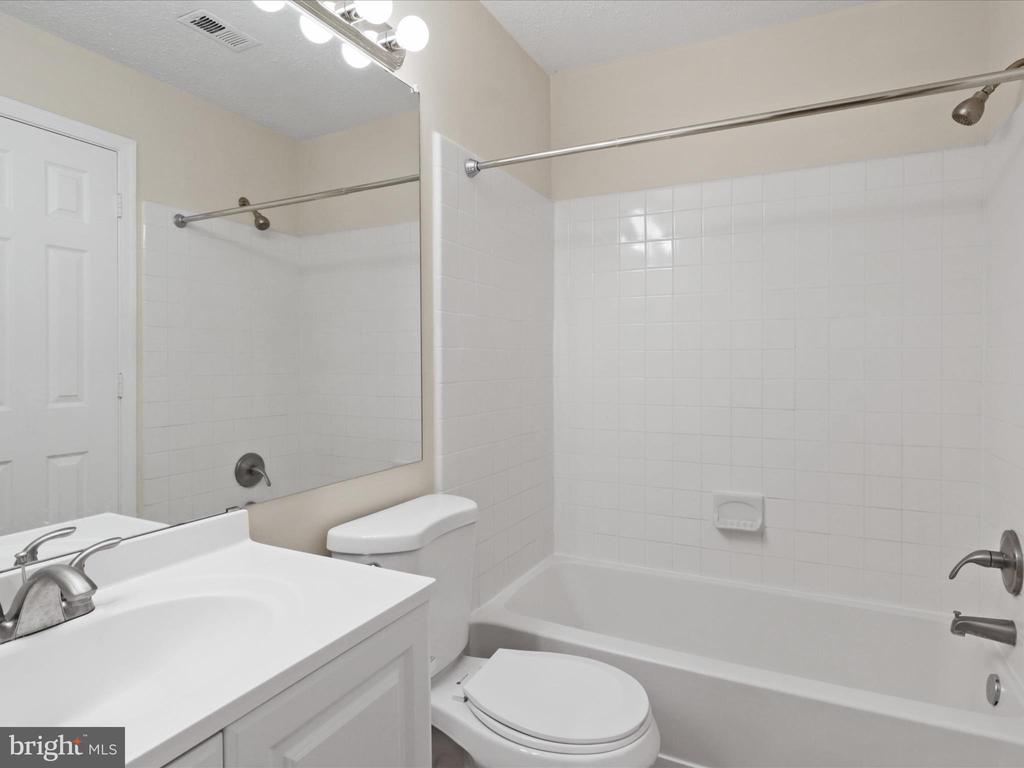 1108 HUNTMASTER TERRACE NE Unit: 202