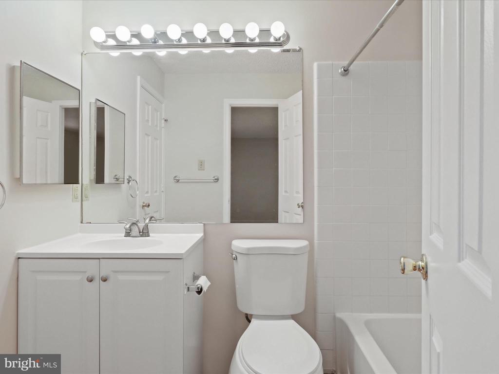 1108 HUNTMASTER TERRACE NE Unit: 202