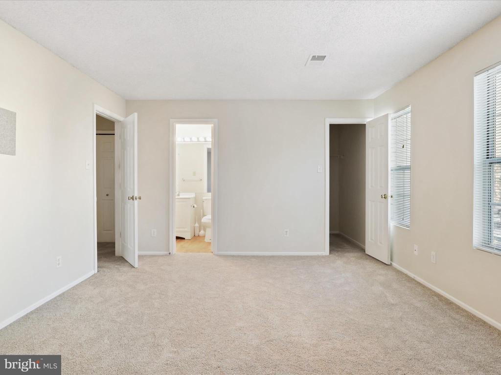 1108 HUNTMASTER TERRACE NE Unit: 202