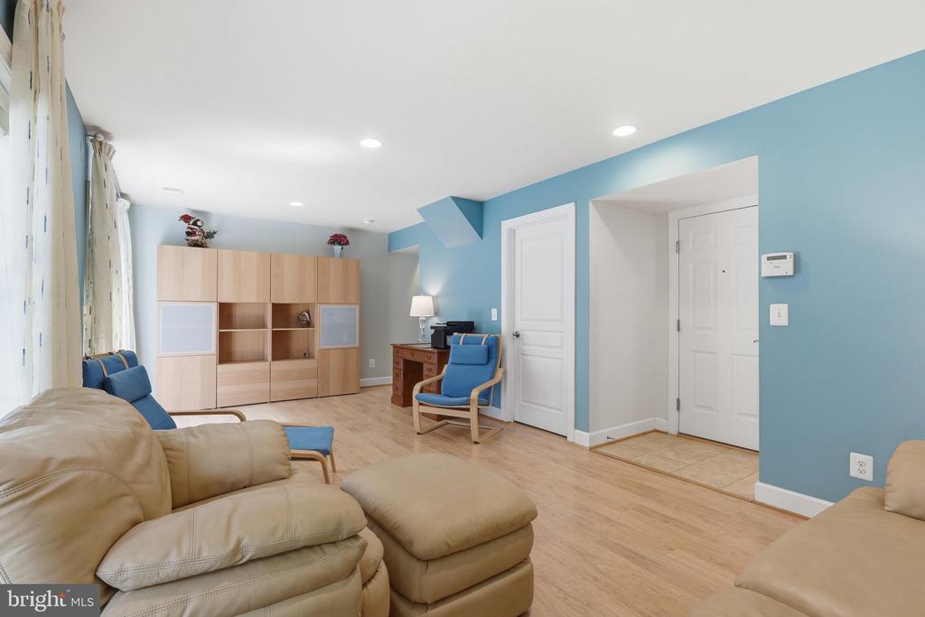 20200 CENTER BROOK SQUARE