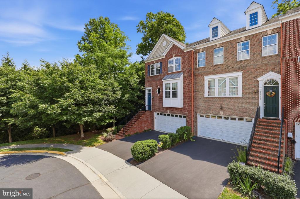 20200 CENTER BROOK SQUARE