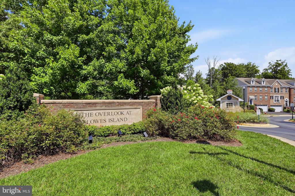 20200 CENTER BROOK SQUARE