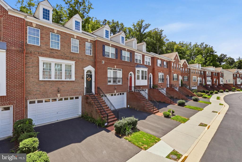 20200 CENTER BROOK SQUARE