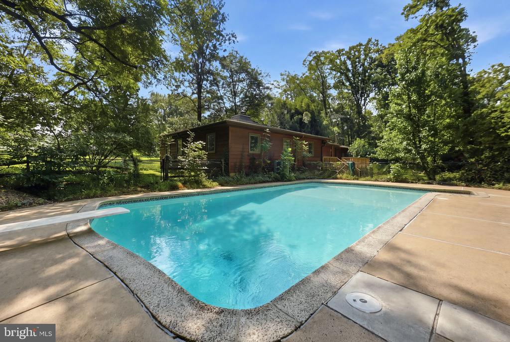 15696 EDGEGROVE ROAD