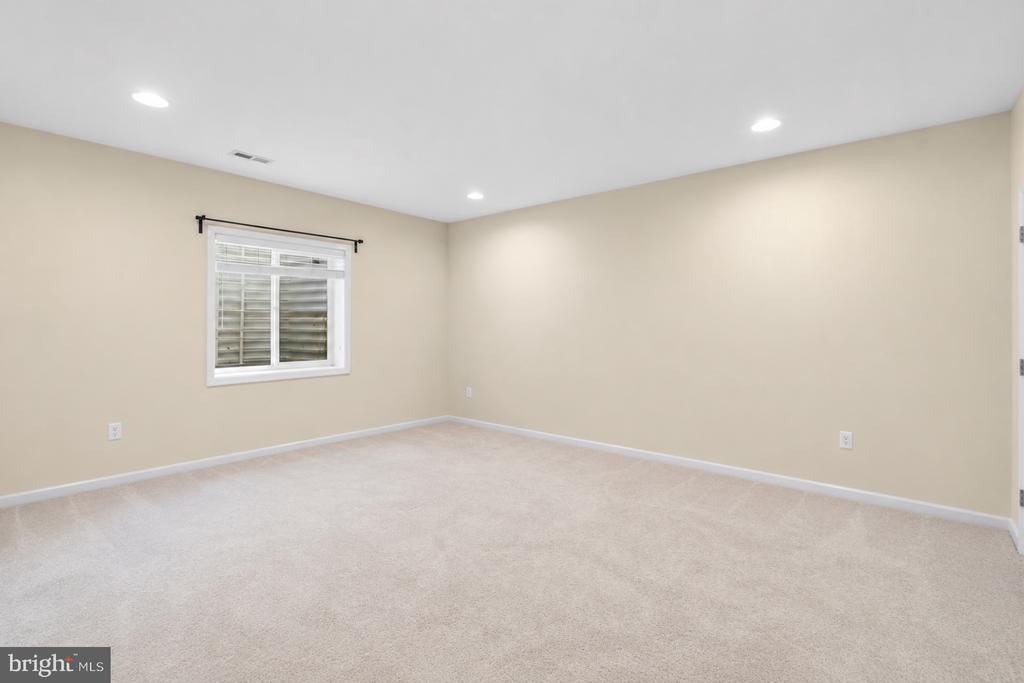 22800 CALDERWOOD LANE