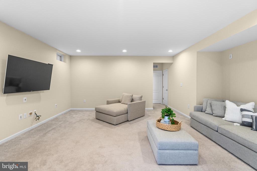 22800 CALDERWOOD LANE
