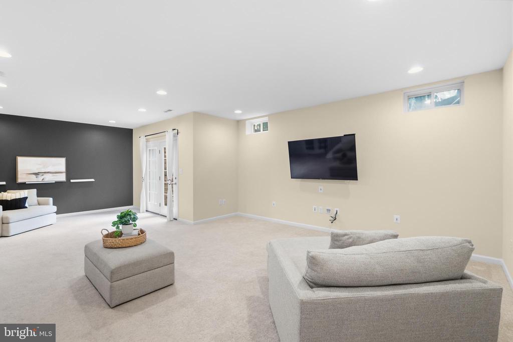 22800 CALDERWOOD LANE