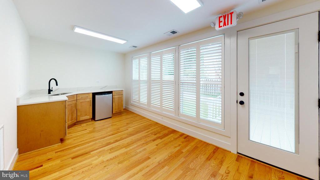 150 N HATCHER AVENUE Unit: 100