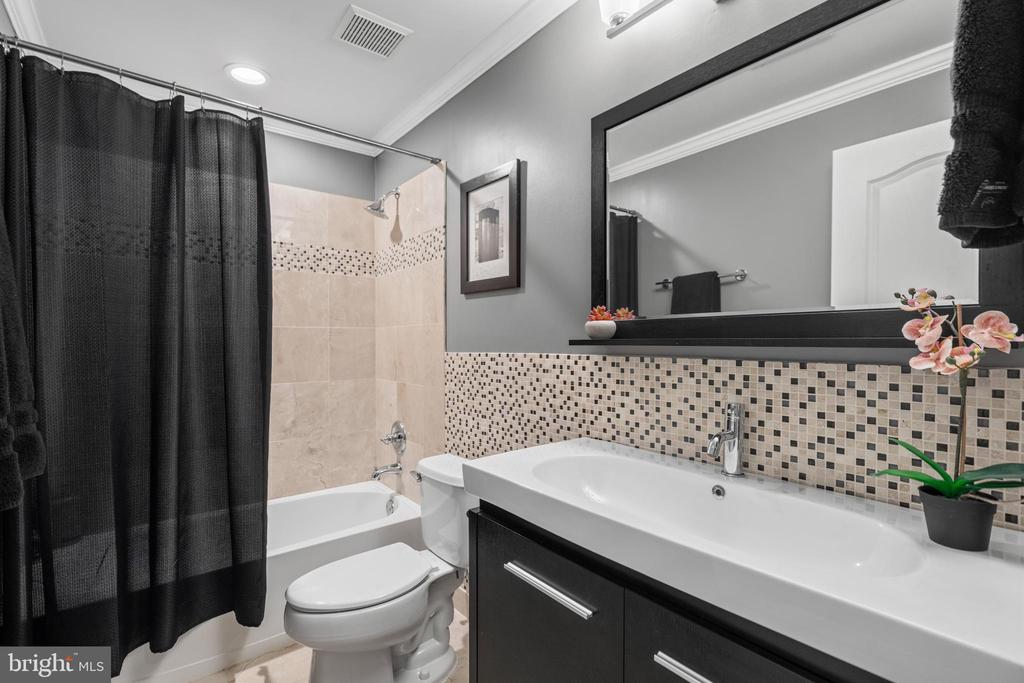 42673 SILVERTHORNE COURT