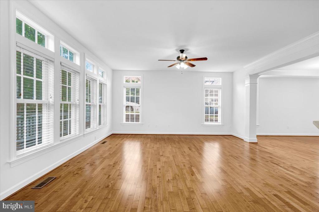 47650 MID SURREY SQUARE