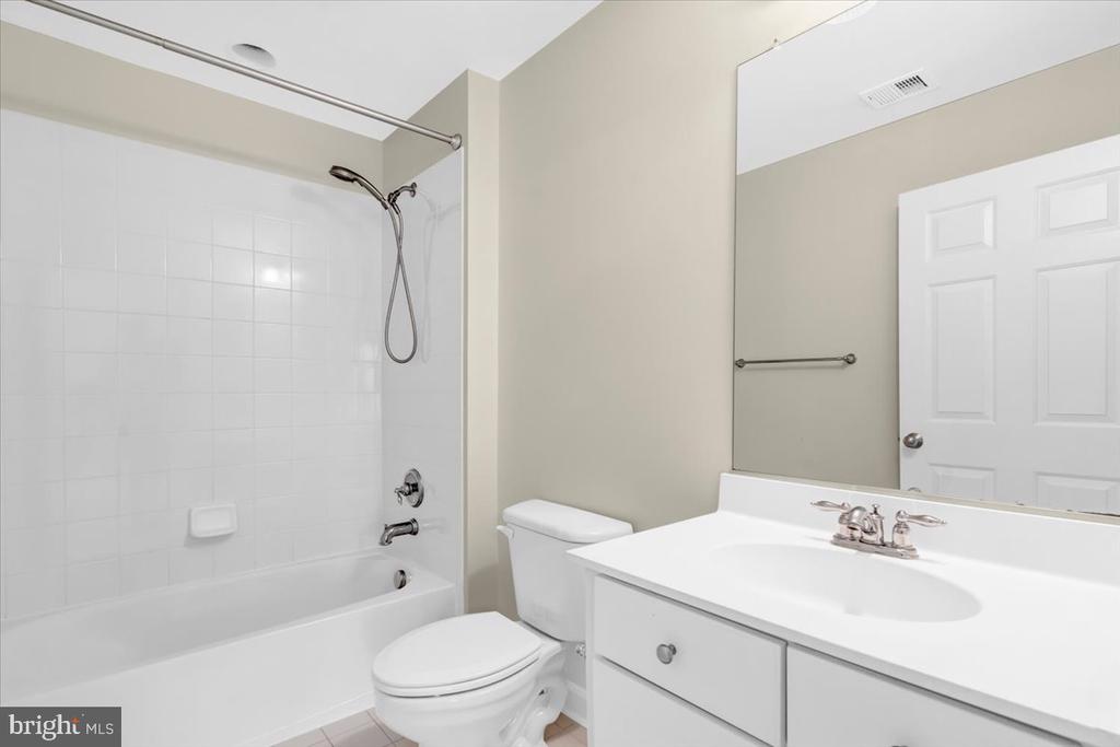 47650 MID SURREY SQUARE