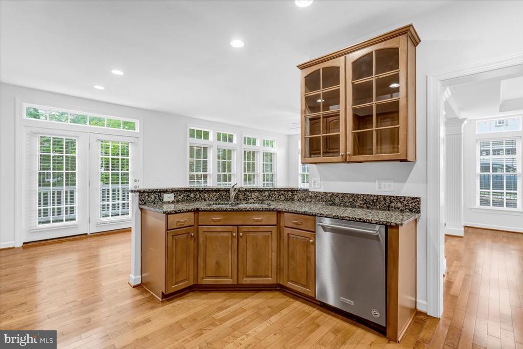 47650 MID SURREY SQUARE