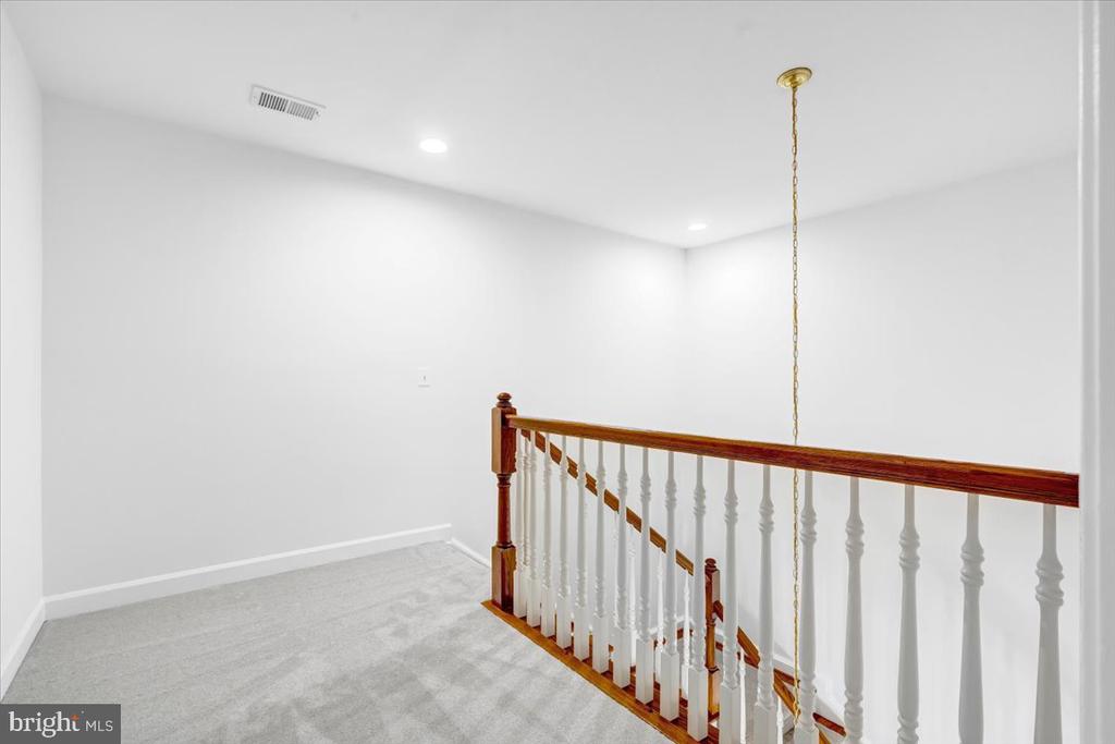 47650 MID SURREY SQUARE