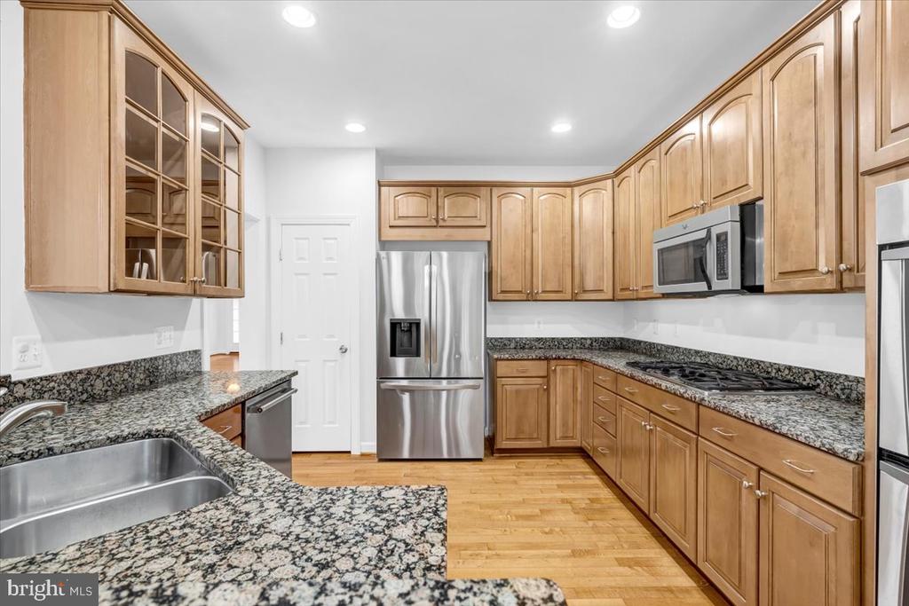 47650 MID SURREY SQUARE