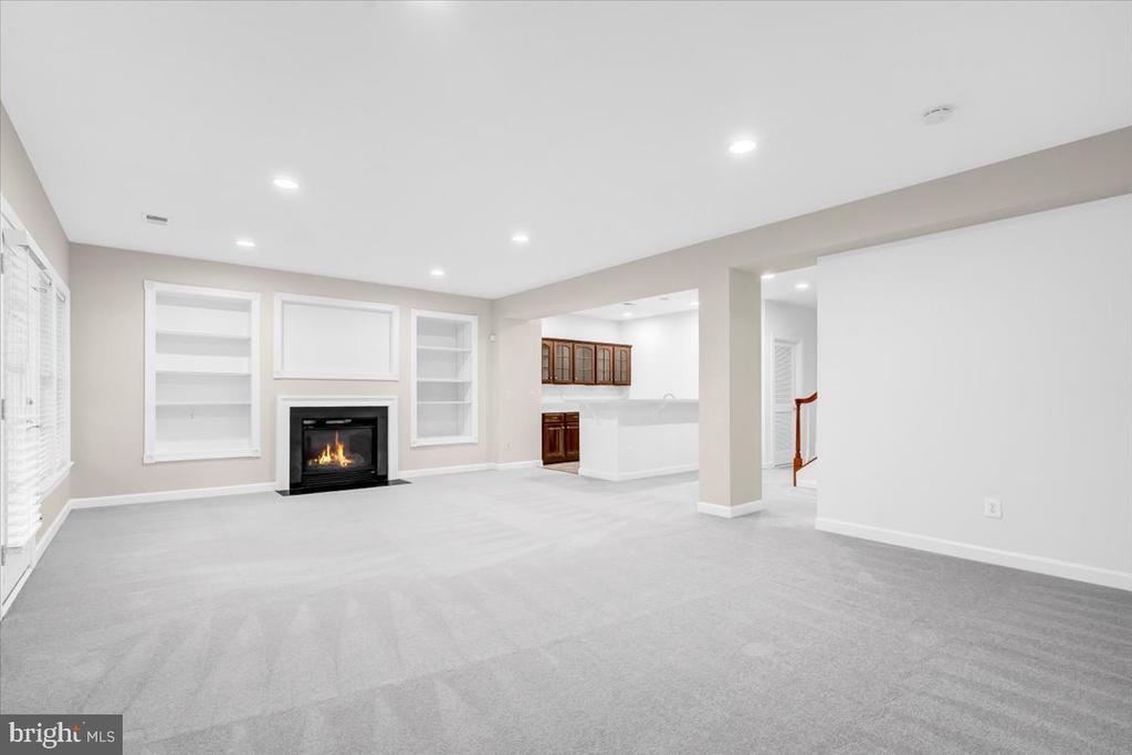 47650 MID SURREY SQUARE