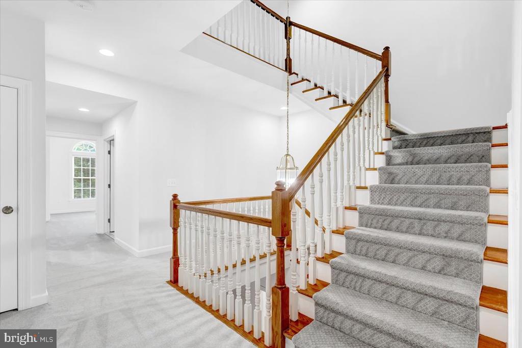 47650 MID SURREY SQUARE