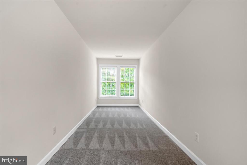 47650 MID SURREY SQUARE
