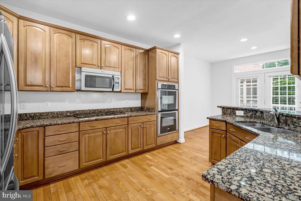 47650 MID SURREY SQUARE