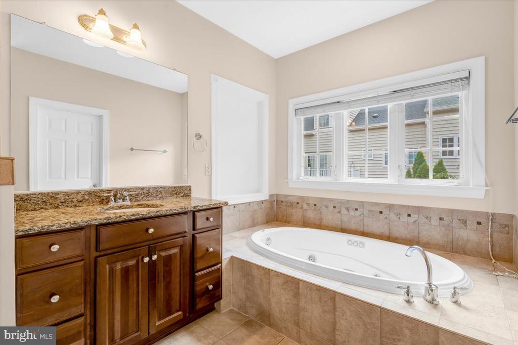 47650 MID SURREY SQUARE