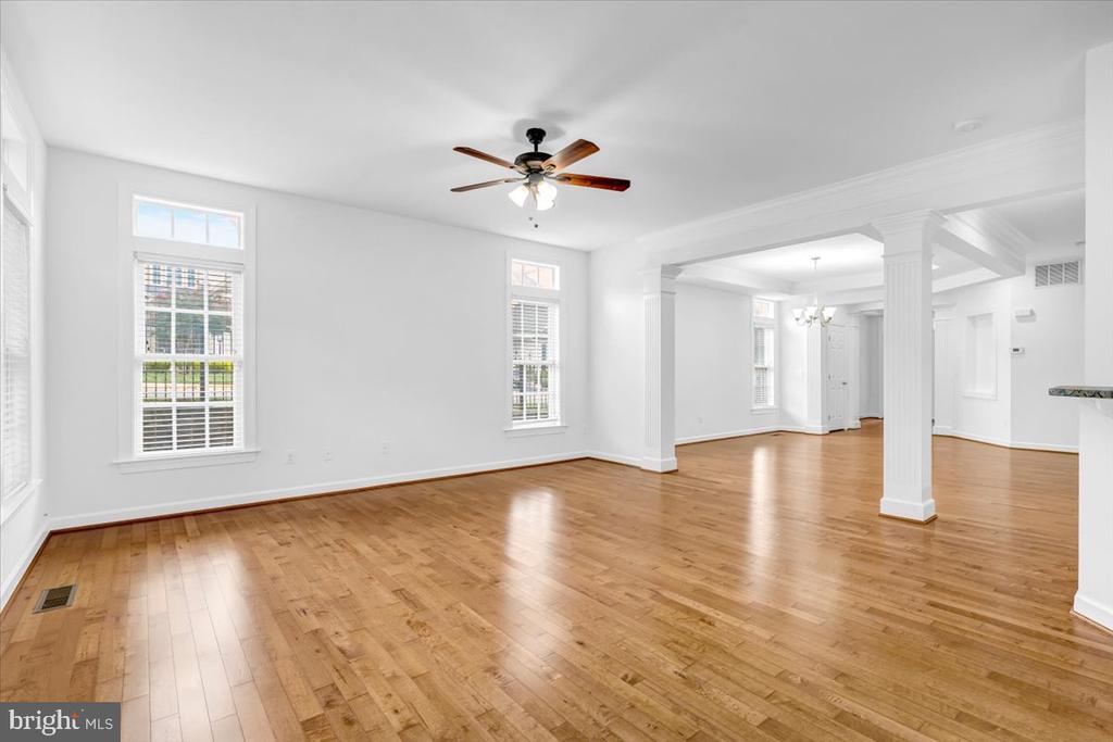 47650 MID SURREY SQUARE