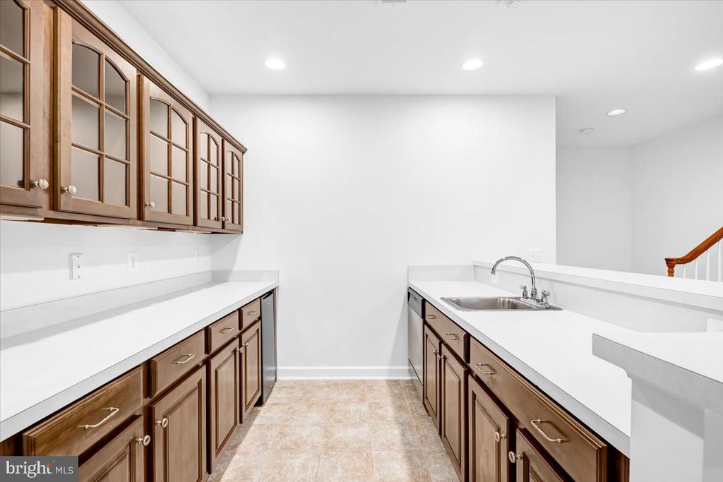 47650 MID SURREY SQUARE