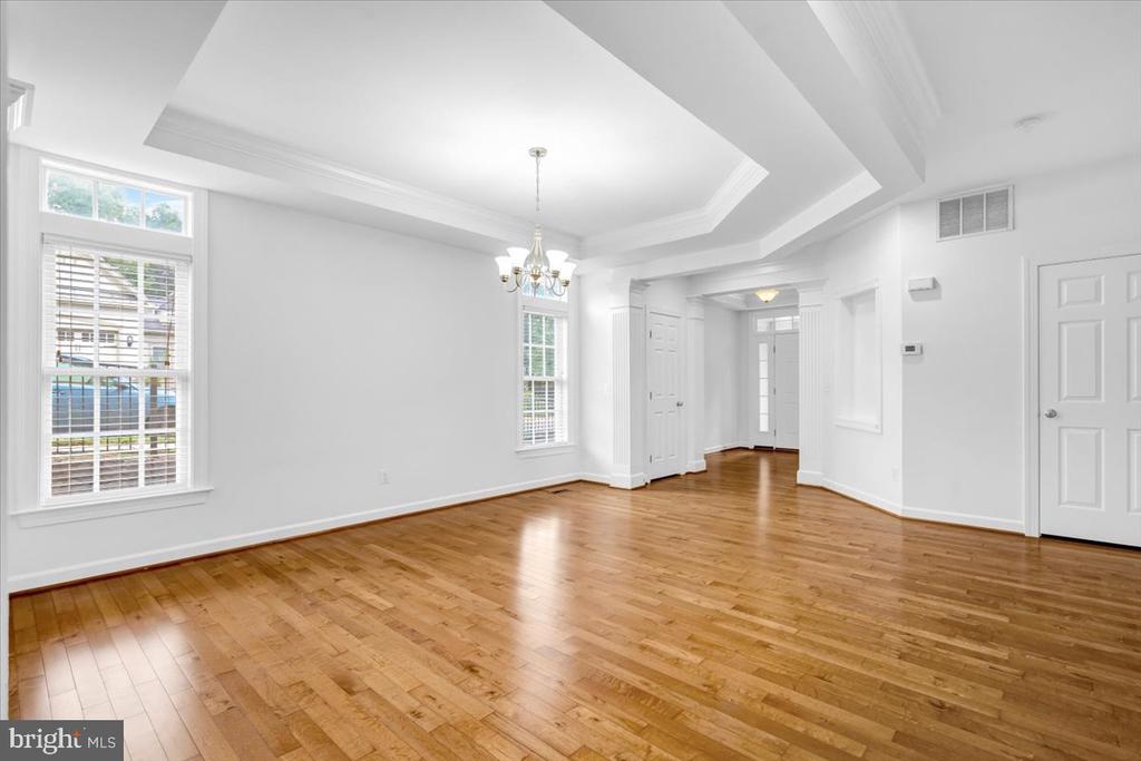 47650 MID SURREY SQUARE