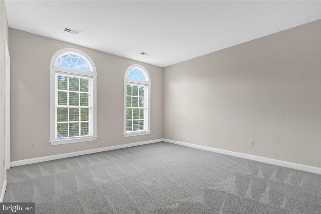 47650 MID SURREY SQUARE