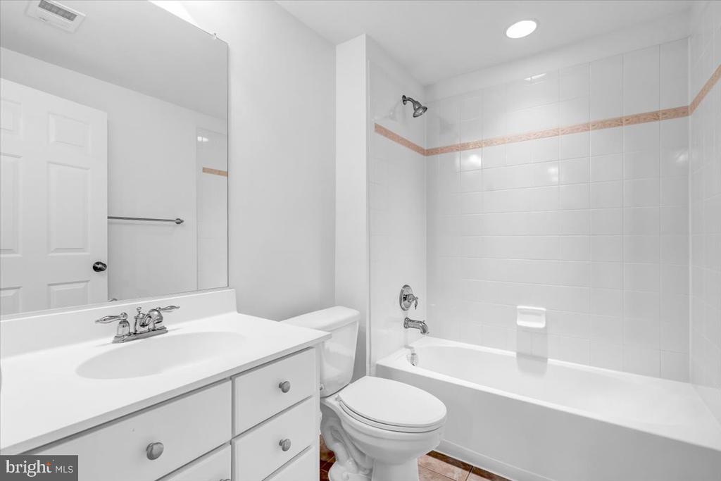 47650 MID SURREY SQUARE
