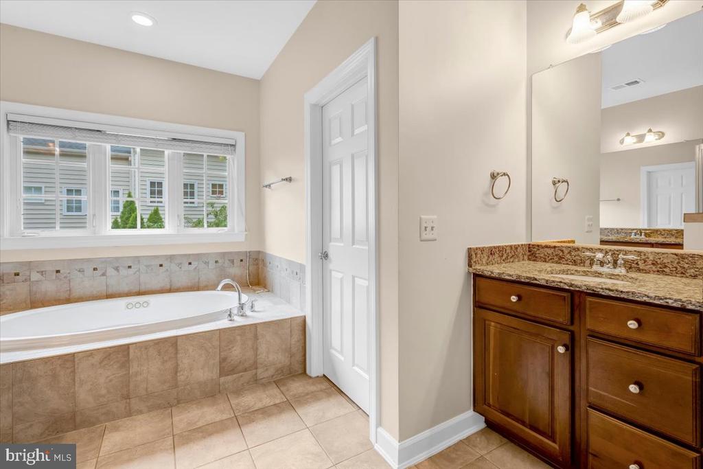 47650 MID SURREY SQUARE