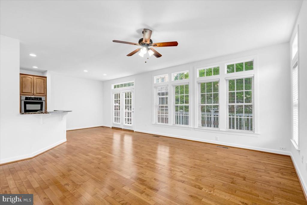 47650 MID SURREY SQUARE